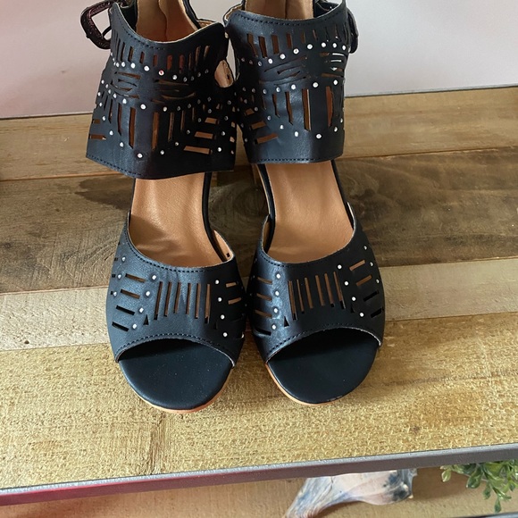 Ladies Fashion shoes size 7 - Picture 1 of 5